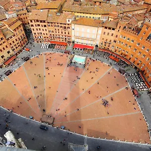 Appartamento Stilmoderno In Siena's Historic Center, Just Steps From Piazza Del Campo